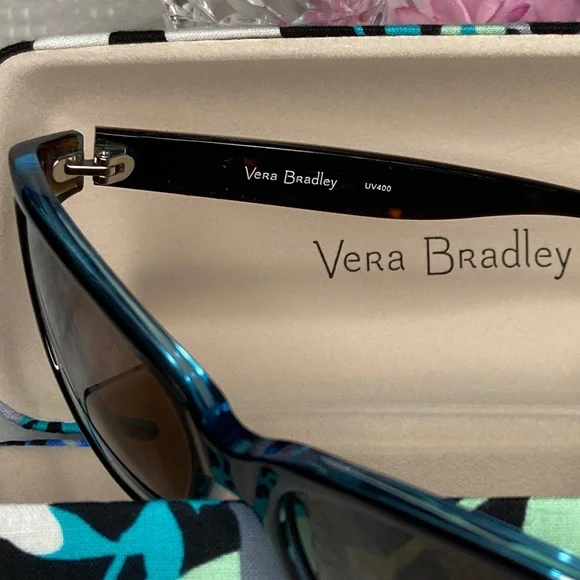 Vera Bradley Woman's 100% UV Zeal Sunglasses - NWT - Picture 3 of 4